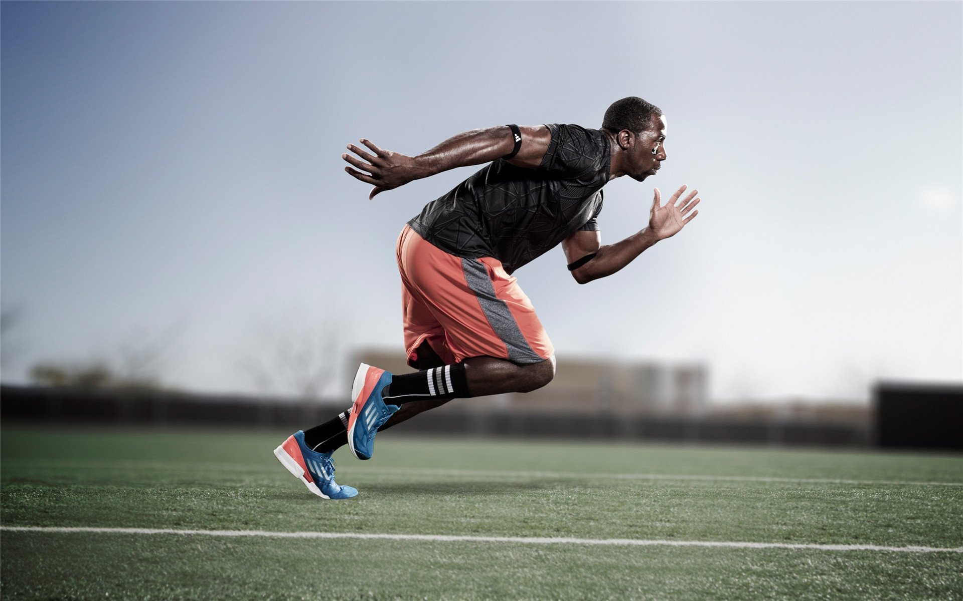 弗朗索瓦·霍尔茨豪伊泽:每次传球都在为南非队创造机会,稳重而精准