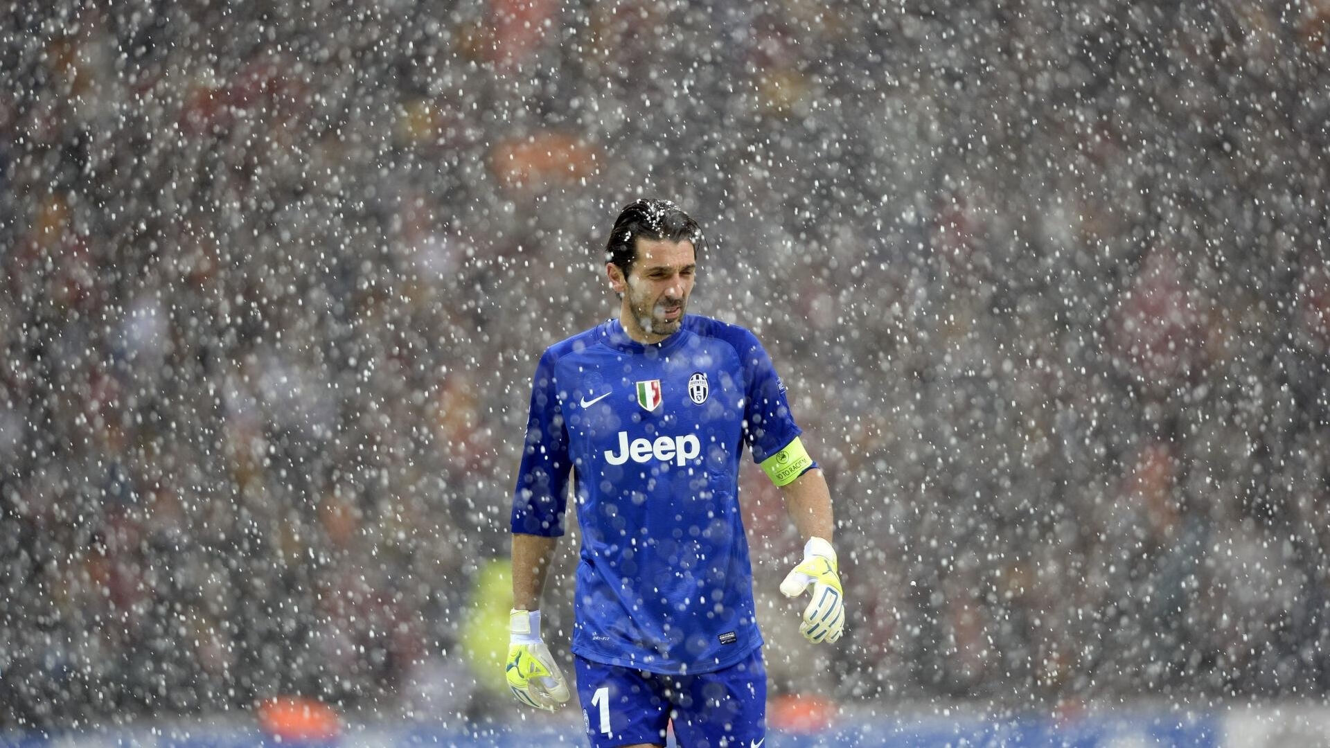 爱游戏 ayx 中国官方网站-欧洲杯决赛现场：战术与激情的巅峰对决，欧洲杯决赛讲解